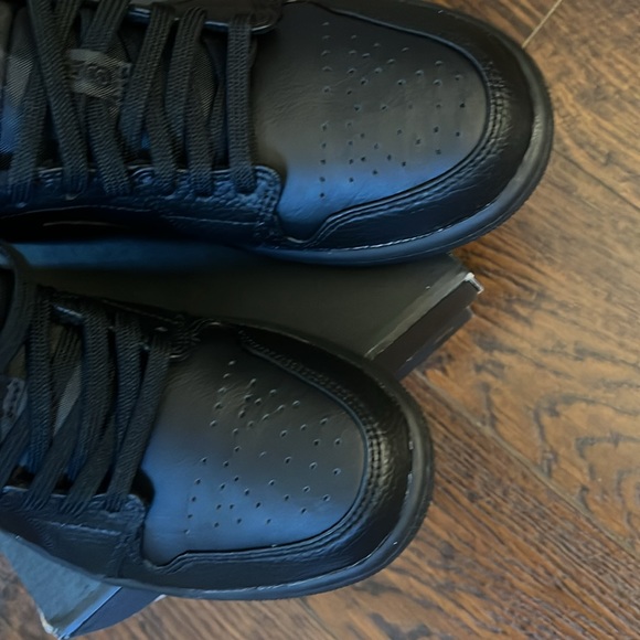 Air Jordan Low Triple Black Size 7 Men’s or women’s 8.5 - Picture 4 of 14